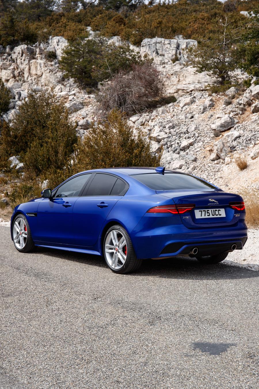  Jaguar XE P250 S R-Dynamic 2019 года  (WW) (фото 19 из 24)